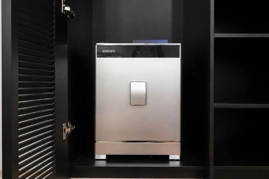 Giữ nút cài đặt khoảng 3 giây để xóa toàn bộ vân tay