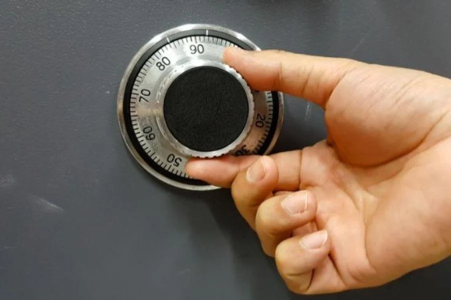 Két sắt bị kẹt không mở được: Nguyên nhân và cách xử lý - hình 5
