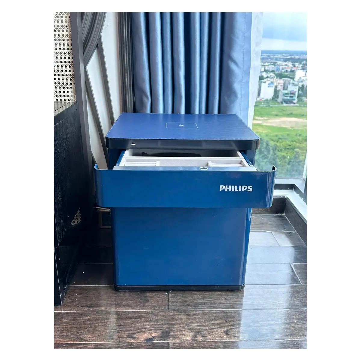Nội thất két sắt Philips SBX301-5PC màu xanh Coban khi mở két