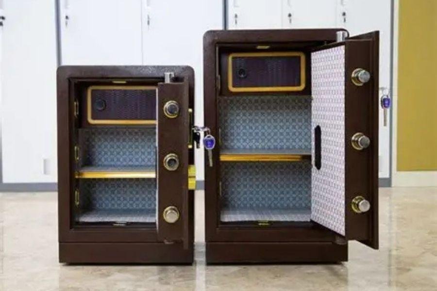 Không gian bên trong két sắt mini