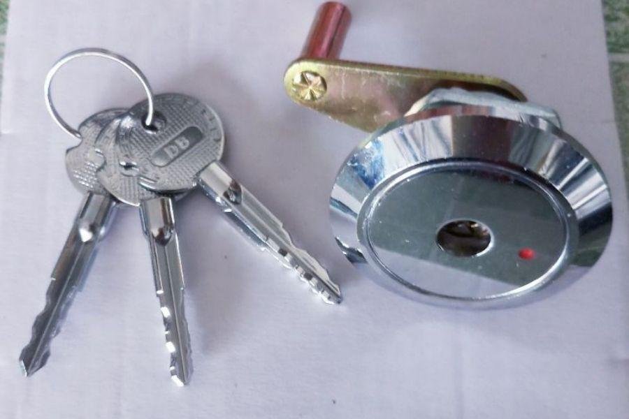 Ổ khóa 4 cạnh sử dụng chìa khóa cơ, không cần nguồn điện